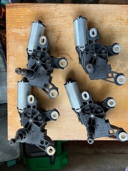 Motorek zadního stěrače VW T5