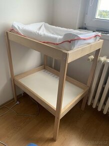 Přebalovací pult Ikea