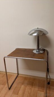 Funkcionalismus - starožitný chromovaný stolek a lampa