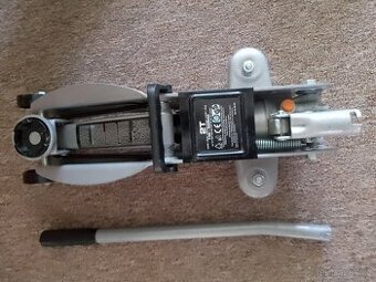 Hydraulický zvedák 2T