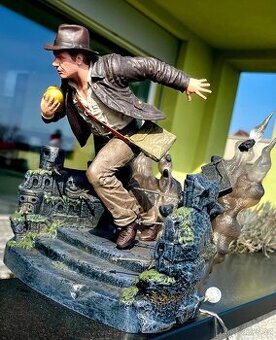 INDIANA JONES soška - útěk z chrámu