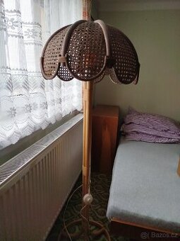 Stojací lampa