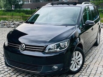 Volkswagen Touran 2.0TDI VÝHŘEV SERVISKA SENZORY PANORAMA