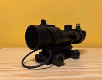 Airsoft černý Kolimátor ACOG 1x32 s mřížkou