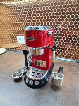 Pákový kávovar DeLonghi Dedica
