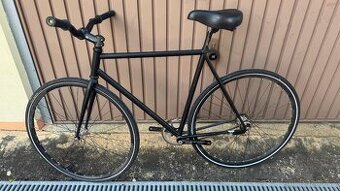 Retro městské kolo na míru s kick-back nábojem – elegantní j