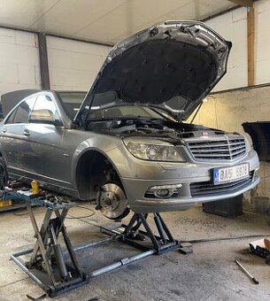 Mercedes w204  Číst cele