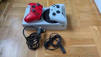 Xbox Series S + 2 ovladače