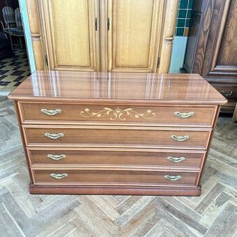 Komoda šuplíky, dubová vykládaná dýha, kování