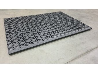 Podlahové desky Paddock zátěžové děrované z PVC 117x 84cm -