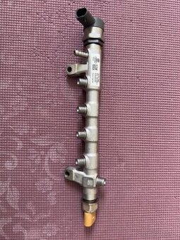 Vstřikovací lišta 03L130089J 2.0 TDI   nová