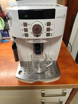 Prodám automatický kávovar DeLonghi Magnafica S 22.110 w