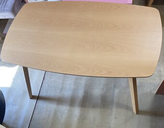 Nový jídelní stůl