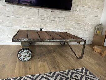 Industriální vozik stolek