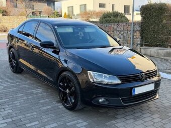 Volkswagen Jetta 1.6TDI/DSG/Kůže/Výhřev/Servis/Nová STK