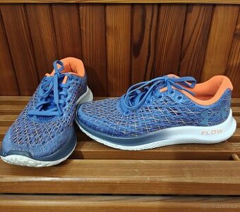 UNDER ARMOUR - vel.37,5