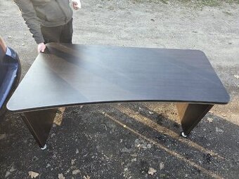 Kancelářský stůl