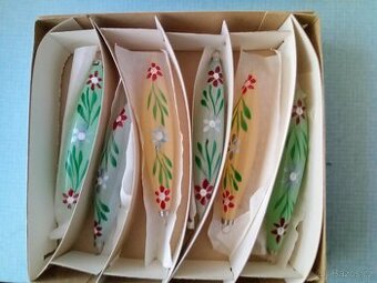 Staré, podlouhlé, vánoční ozdoby