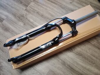 Prodám vidlici Suntour XCR32 s RL na opravu