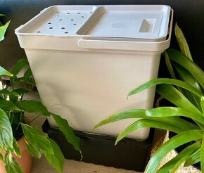 Vermikompostér s odklápěcím víkem na krmení