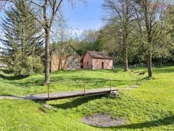 Prodej RD 2+kk a 1+1 s dvorkem a velkou zahradou v obci Chme