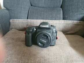 Zrcadlový fotoaparat Canon EOS 80D
