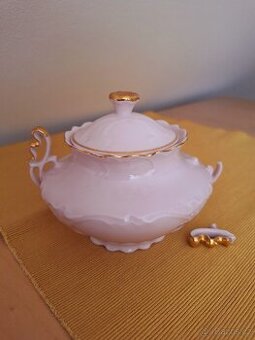 Růžový porcelán