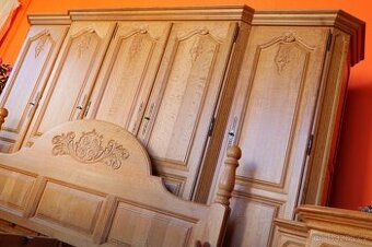 Belgická luxusní ložnice, celomasiv, světlý dub