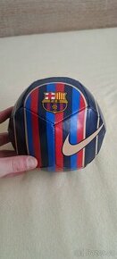 Míč trojkovej FC Barcelona