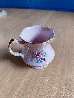 Růžový porcelán značený hrnek