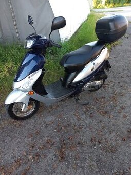 Skútr 50 ccm