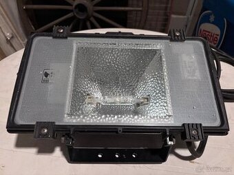 Venkovní reflektor Y 80-CRL