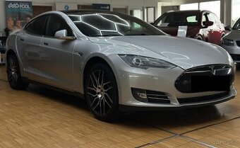 Tesla S 85 - doživotní nabíjení zdarma