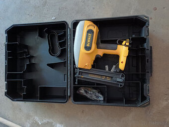 Hřebíkovačka Aku DeWalt DC608 18V