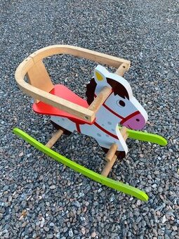 Dřevěný houpací koník