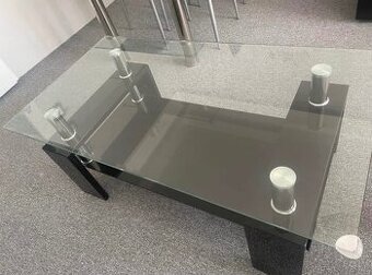 Skleněný konferenční stolek