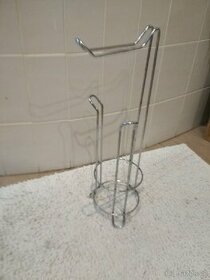 Držák a zásobník na toaletní papír