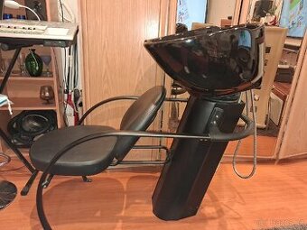 Kadeřnické křeslo s umyvadlem