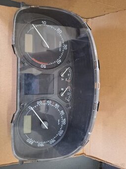 Octavia 1 polodot budíky