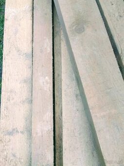 Suché dřevěné trámy