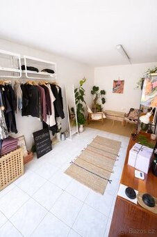 Samostatný ateliér s částí prodejny - 1