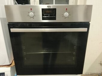 Vestavná trouba AEG