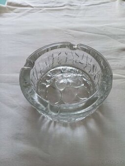 Skleněný popelník