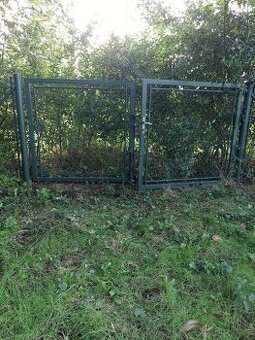 prodám dvoukřídlou bránu