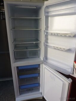 Starší kombinovaná lednice - funkční
