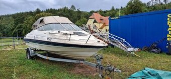 Malé plavidlo Bayliner Capri 205 2LS s přívěsem Escort