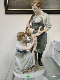 Porcelánová soška Kováře manželky a dítěte