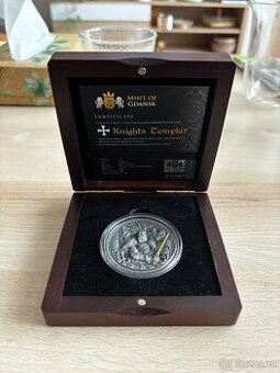 Stříbrná pozlacená mince Assassins - Knights Templar 2 Oz