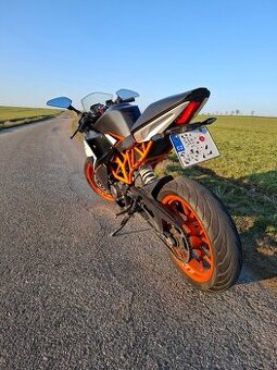 KTM RC 125 r. 2015