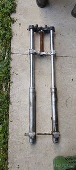 Přední vidlice na soutěžní nebo terénní motocykl